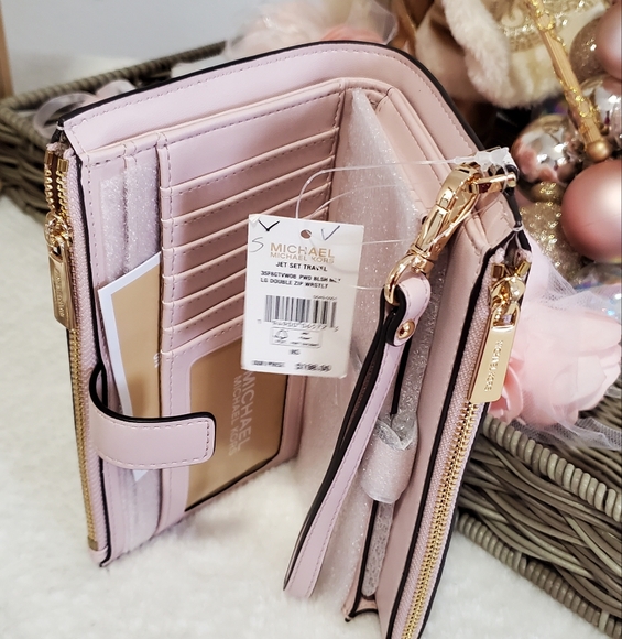 Michael Kors Wallet Vanilla Pink - Picture 7 of 9